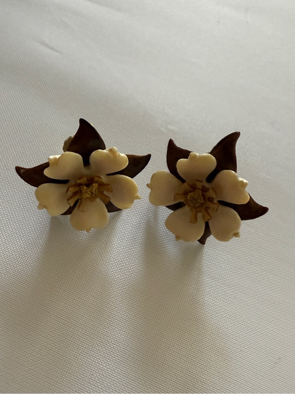 1960s Mod Flower Power Gogo Twiggy Earrings - Picture 7 of 7
